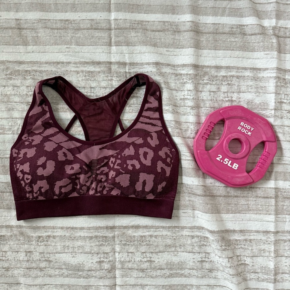 💪🏻 Xersion Maroon Cheetah Medium Sports Bra